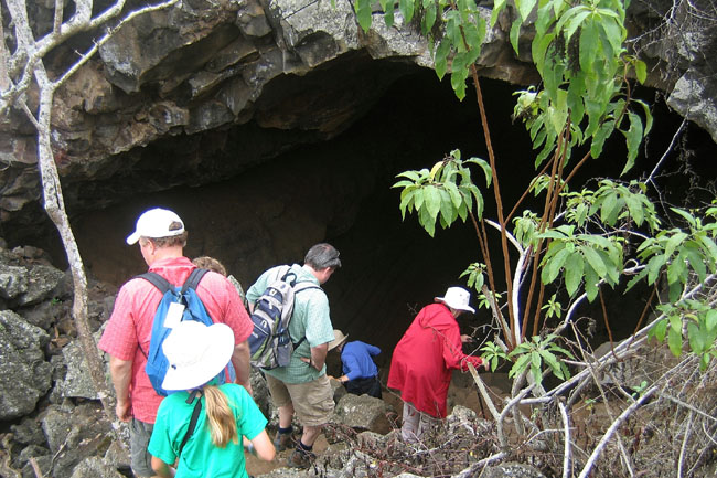 20070801i_SantaCruz_LavaTubeEntrance