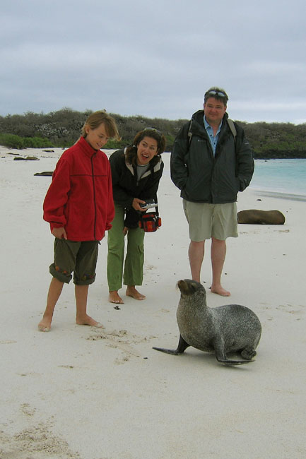 20070802b_S_EspanolaGardnerBay_HeLickedMe