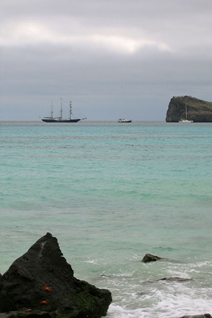 20070802g_EspanolaGardnerBay_AtAnchor