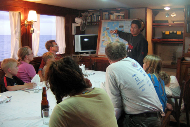 20070805zc_Samba_SantiagoBriefing