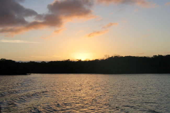 20070807b_CaletaTortugaNegra_DawnBreaking