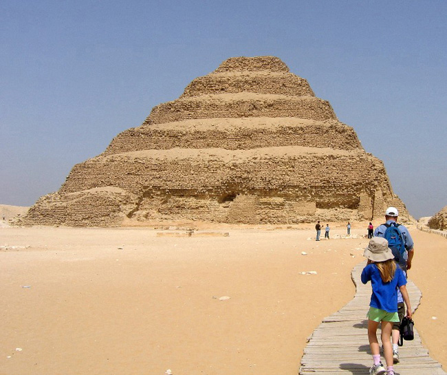 20060321k_DS_ZoserPyramidCourtyard