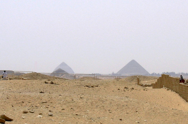 20060321o_BentPyramidDistance
