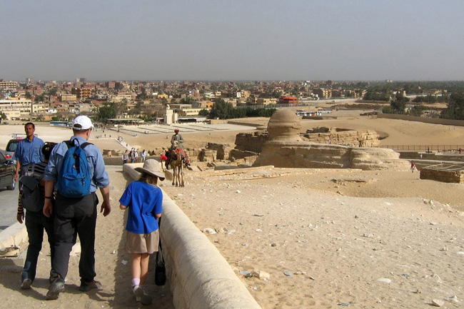 20060321t_DS_WalkingToSphinx