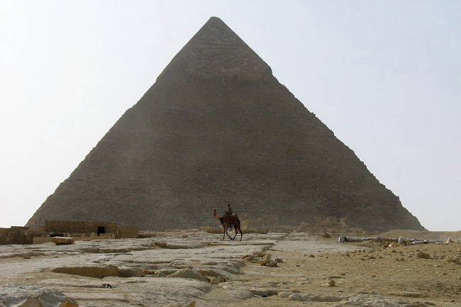 20060321w_CamelPyramid