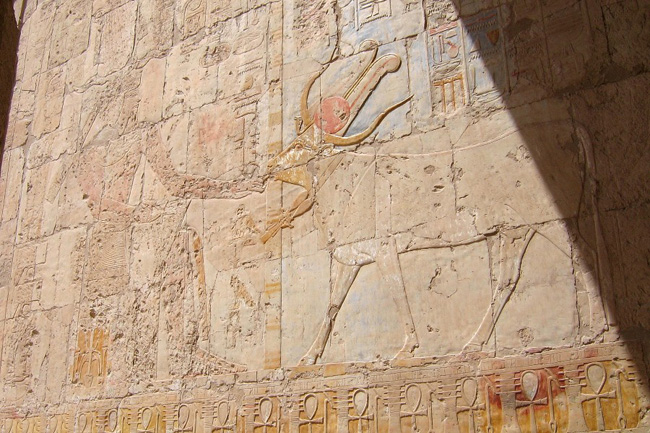 20060323k_HatshepsutFeedingHathor