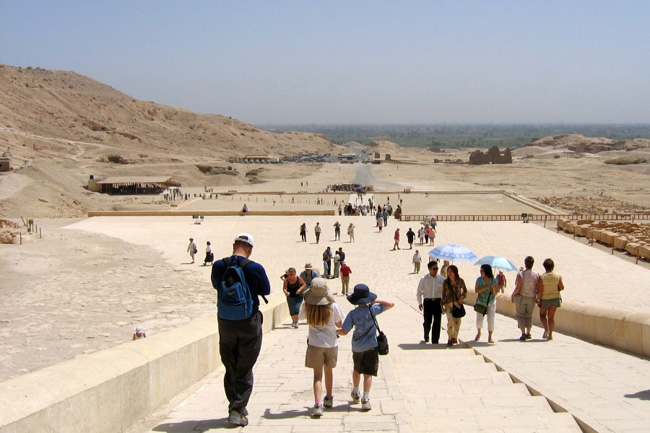 20060323o_DSM_HatshepsutTempleRamp