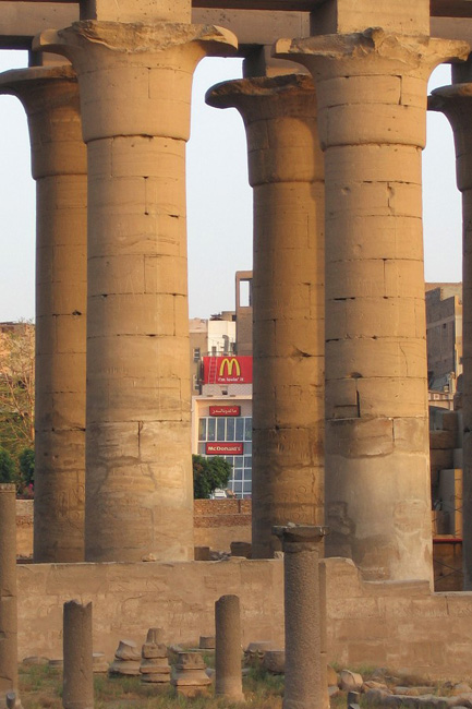 20060323x_LuxorArchesThroughArches