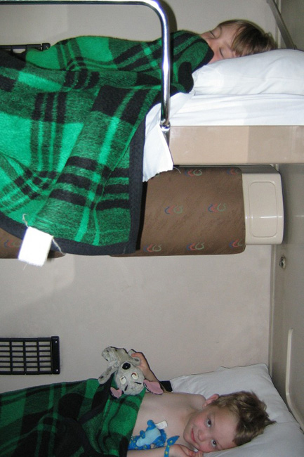 20060323z2_SM_TrainBunks