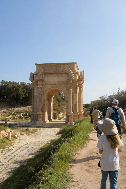 20060327a_DSM_LeptisMagnaArch