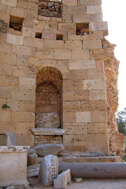 20060327i_LeptisMagnaNymphaeumConstruction