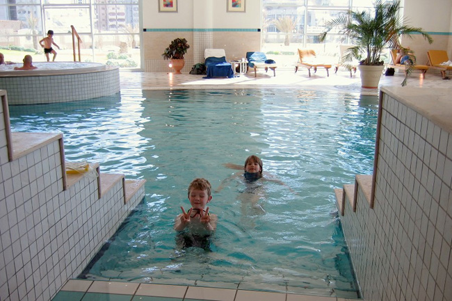 20060331l_SM_CorinthiaPool