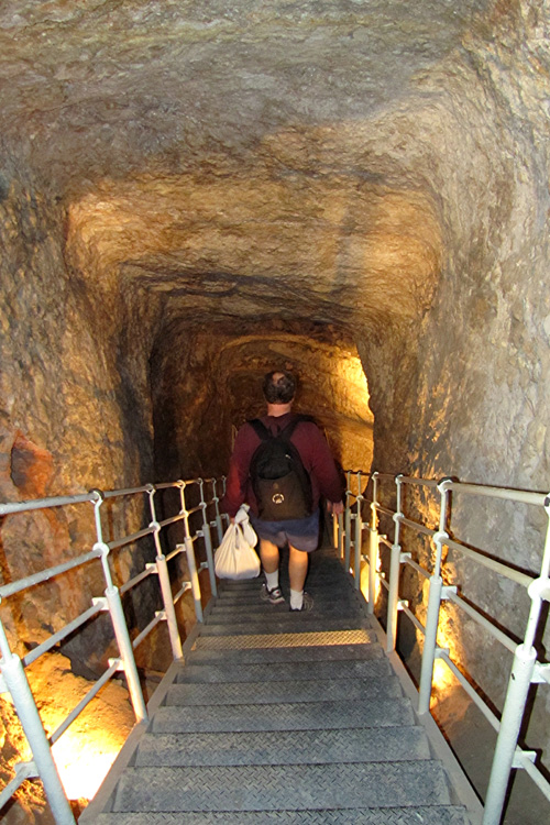 20101224b_D_HezekiahTunnelDescent