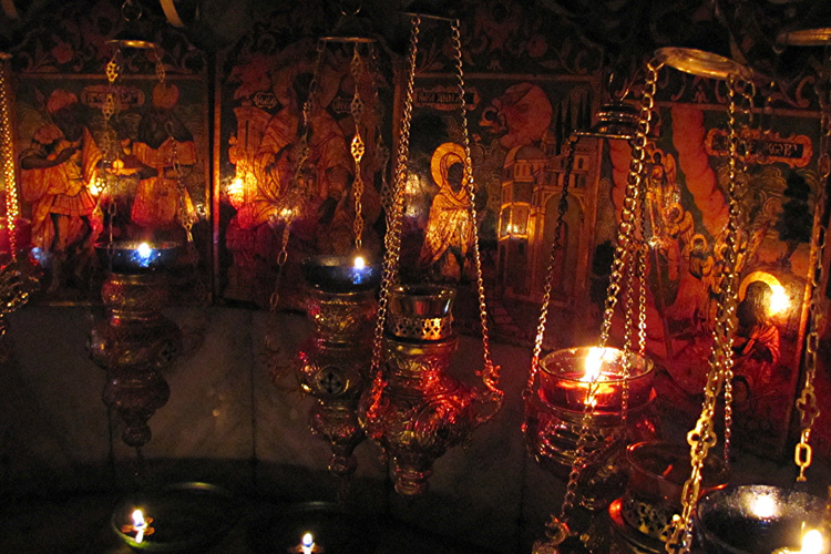20101224j_NativityGrottoLamps