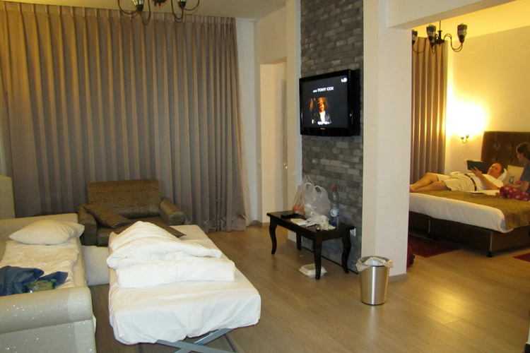 20101227h_DS_KfarGiladiRoom