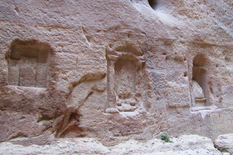 20110102h_PetraSiqShrines