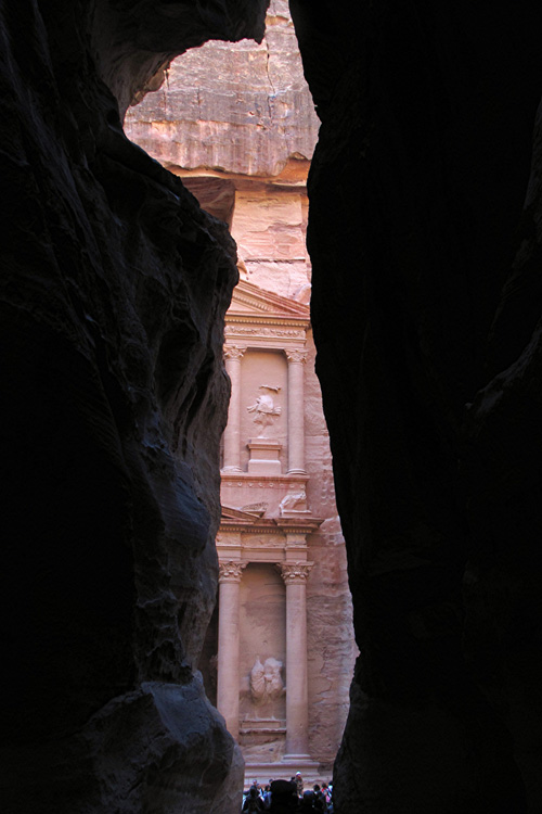 20110102k_PetraTreasuryGlimpse