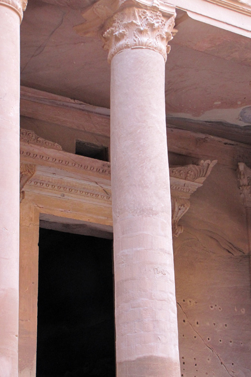 20110102o_PetraWarpedColumn