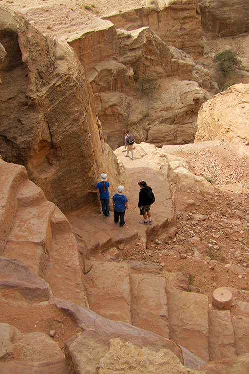 20110103u_DSM_PetraHikeDown