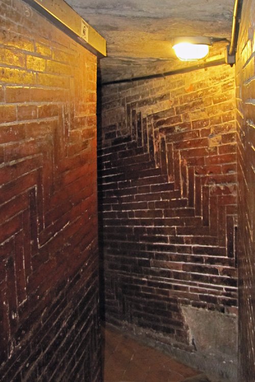 20120601h_FlorenceDuomoBrickwork