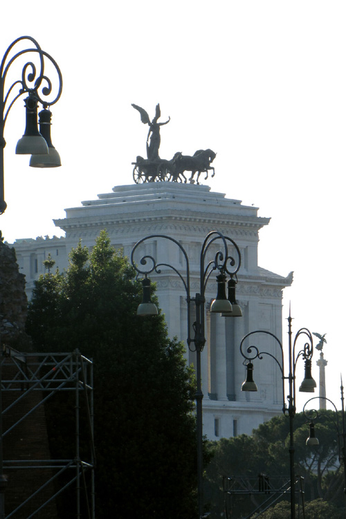 20120602c_EmmanuelMonument