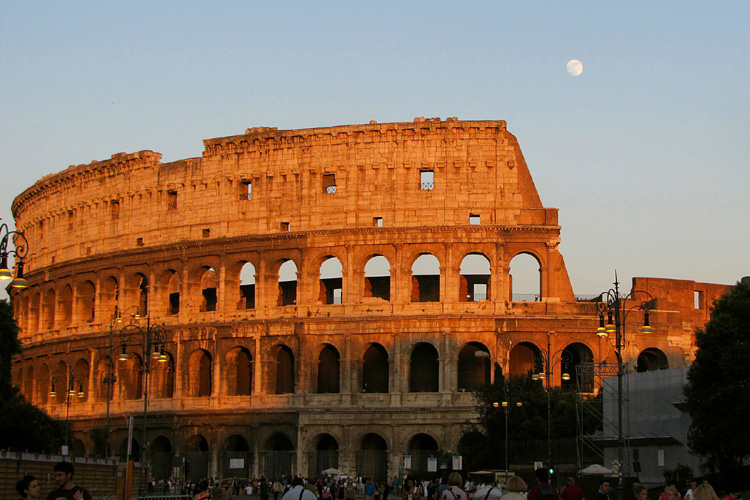 20120602o_ColosseumMoon