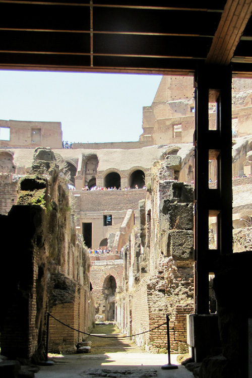 20120603h_ColosseumUpwardView