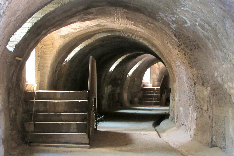 20120603t_ColosseumInsideUpperCorridor