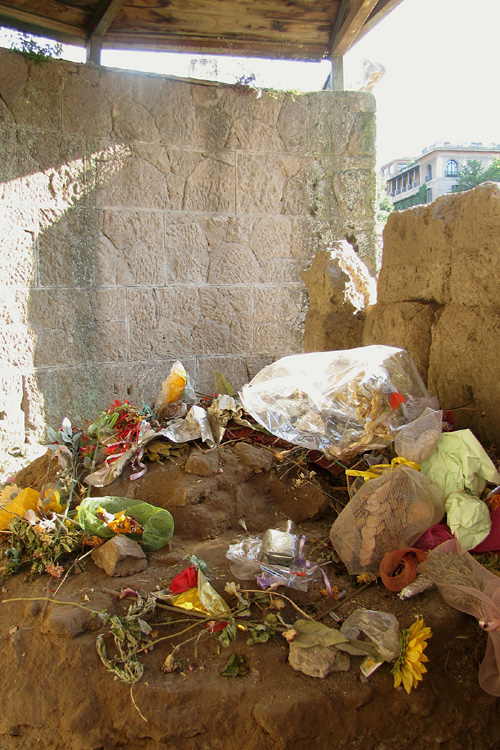 20120603za_RomanForumJuliusShrine