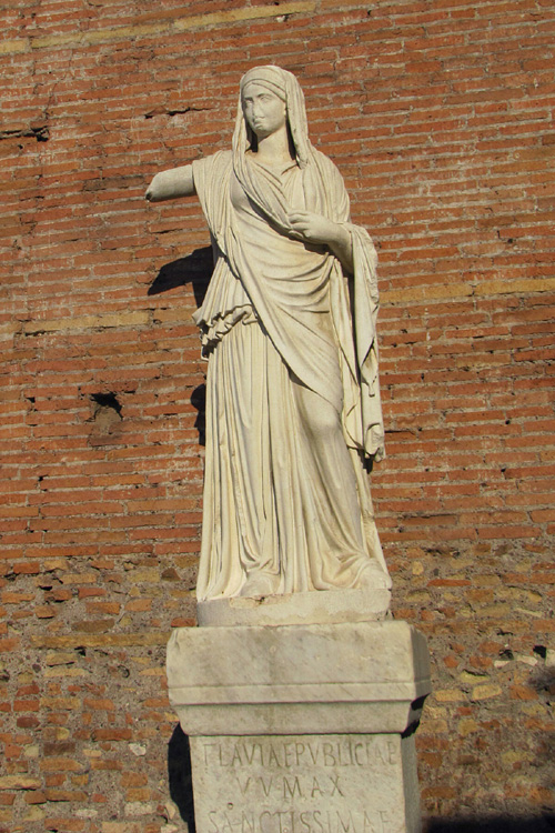 20120603zf_RomanForumVestalVirgin
