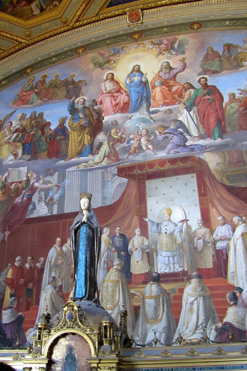 20120605w_VaticanMaryQueenOfHeaven