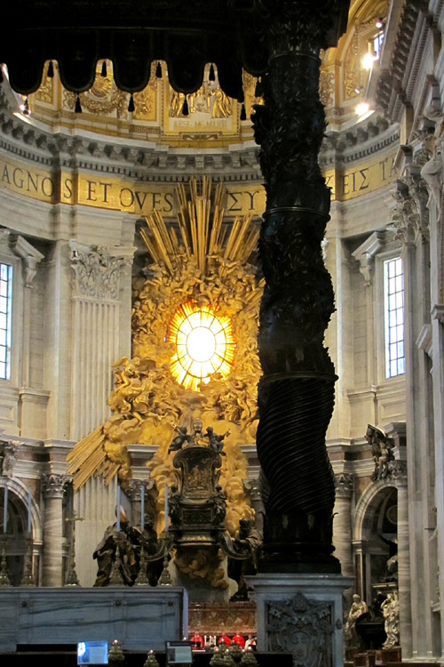 20120605zh_VaticanStPetersAltar