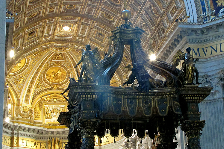 20120605zn_VaticanStPetersBaldacchinoTop