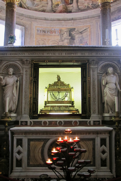 20120607c_RomeStPetersChains
