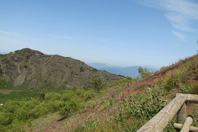 20120608b_VesuviusClimbView