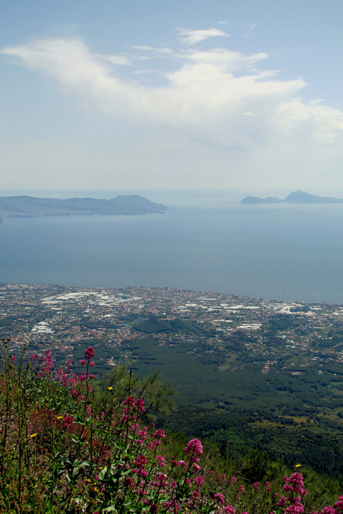 20120608h_VesuviusBayOfNaplesView
