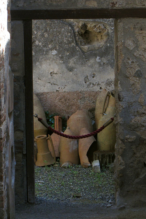 20120609m_PompeiiJars