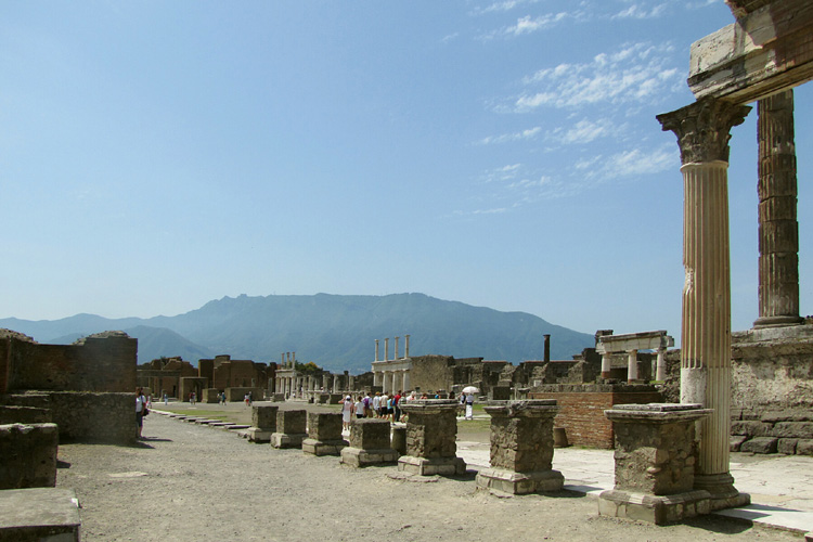 20120609p_PompeiiForum