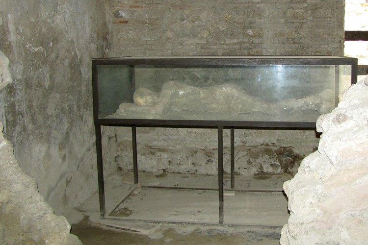 20120609t_PompeiiPlasterCast