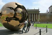 20120605f_Ric_VaticanBelvedereRotatingSphere