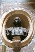 20120606i_RomePantheonRaphaelBust